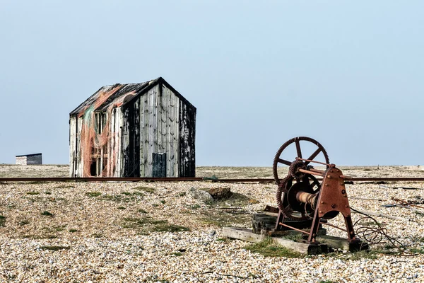 Gammal shack och rostig maskiner på Dungeness beach — Stockfoto