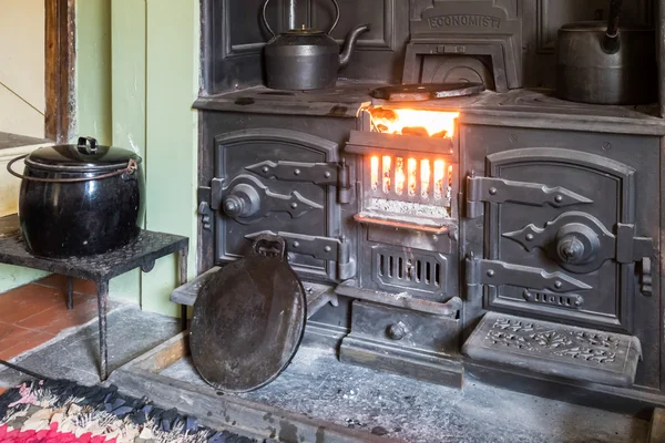 Interior de Llwyn-yr-eos Farmstead en St Fagans National History — Foto de Stock