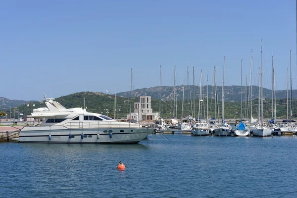 Barcos na marina da Cannigione Sardenha em 17 de maio de 2015 — Fotografia de Stock