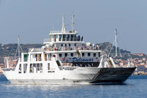 Traghetto Enzo D in arrivo a Palau Sardegna il 17 maggio 2015 — Foto Stock