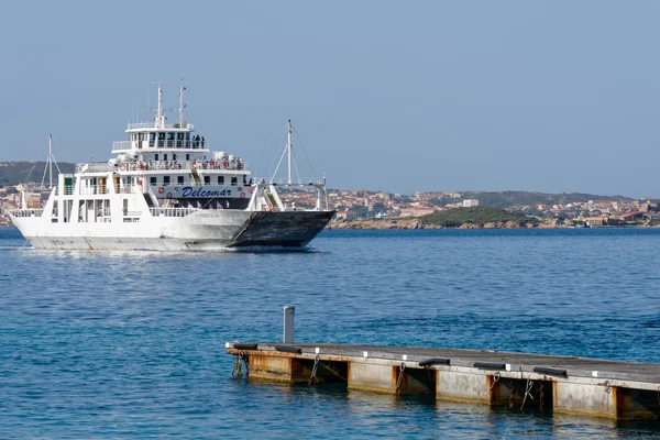 Enzo D car ferry approaching Palau Sardinia on May 17,2015 — Stock Photo, Image