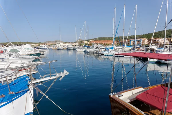 Barche nella Marina di Palau in Sardegna il 17 maggio 2015 — Foto Stock