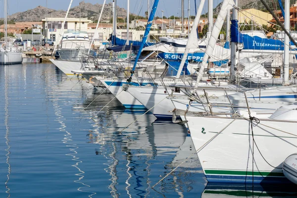 Barcos na Marina de Palau na Sardenha em maio 17,2015 — Fotografia de Stock