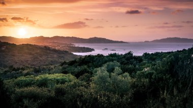 Güneş ayarı Palau Sardinya ötesinde