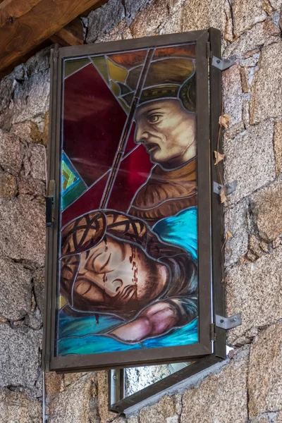 Kirchenfenster des franziskanischen Vaters Don Giacomi — Stockfoto