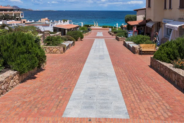 Promenade of Baja Sardinia in Sardinia on May 22, 2015 — Stock Photo, Image