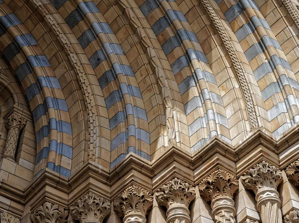 Vista esterna del Museo di Storia Naturale di Londra il 10 giugno — Foto Stock