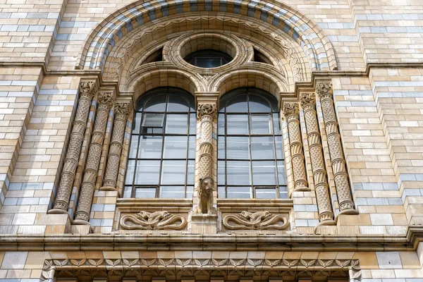 Vista exterior do Museu de História Natural de Londres no dia 10 de junho — Fotografia de Stock