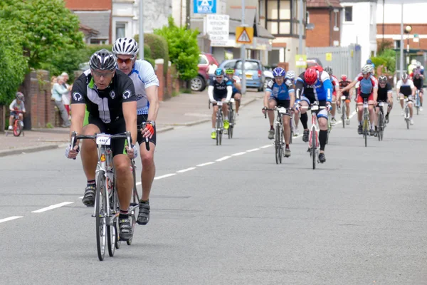 Ciclistas que participan en el Velethon Cycling Event en Cardiff —  Fotos de Stock