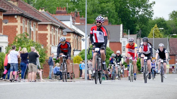 Ciclistas que participan en el Velethon Cycling Event en Cardiff —  Fotos de Stock