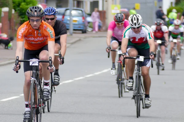 Ciclistas que participan en el Velethon Cycling Event en Cardiff —  Fotos de Stock