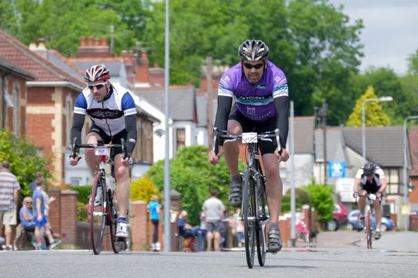 Ciclistas que participan en el Velethon Cycling Event en Cardiff —  Fotos de Stock