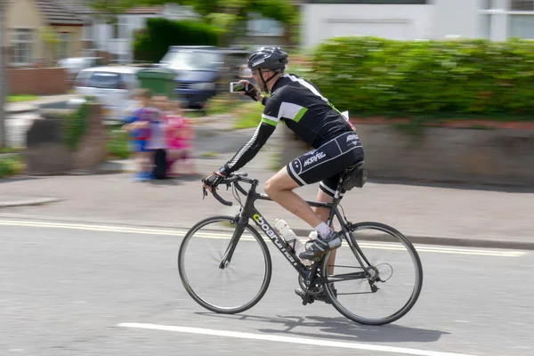 Ciclista participando en el Velethon Cycling Event en Cardiff W —  Fotos de Stock