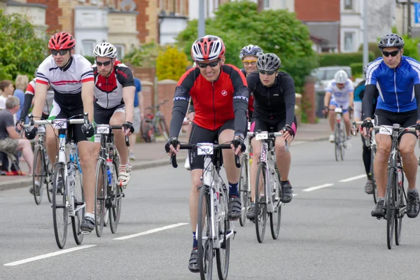 Ciclistas que participan en el Velethon Cycling Event en Cardiff —  Fotos de Stock