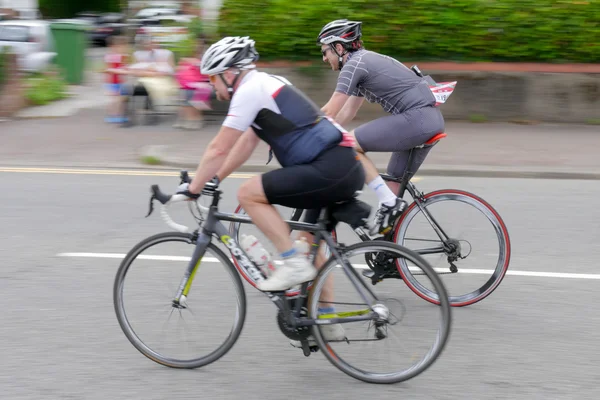 Ciclistas que participan en el Velethon Cycling Event en Cardiff —  Fotos de Stock