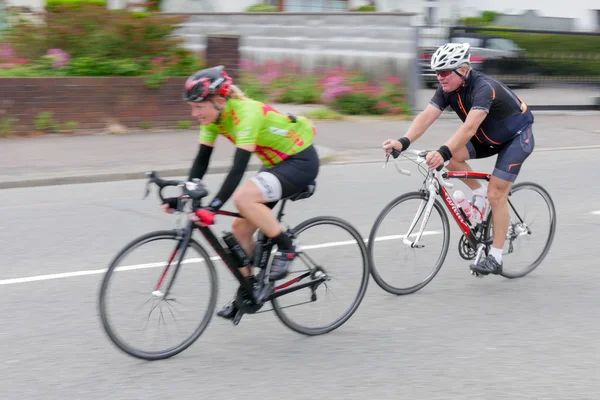 Ciclistas que participan en el Velethon Cycling Event en Cardiff —  Fotos de Stock