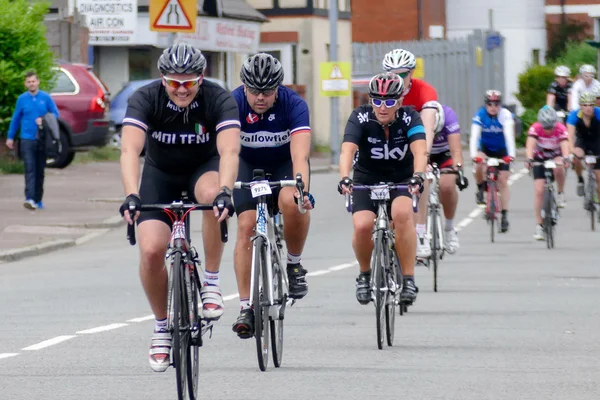 Cyclistes participant au Velethon Cycling Event à Cardiff — Photo