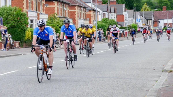 Cyclistes participant au Velethon Cycling Event à Cardiff — Photo