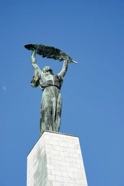 Une partie de la statue de la liberté à Budapest le 2 septembre — Photo