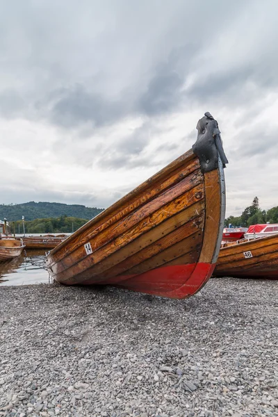 Rowing Boats Beached at Bowness on Windermere in the Lake Distri — Stock Photo, Image