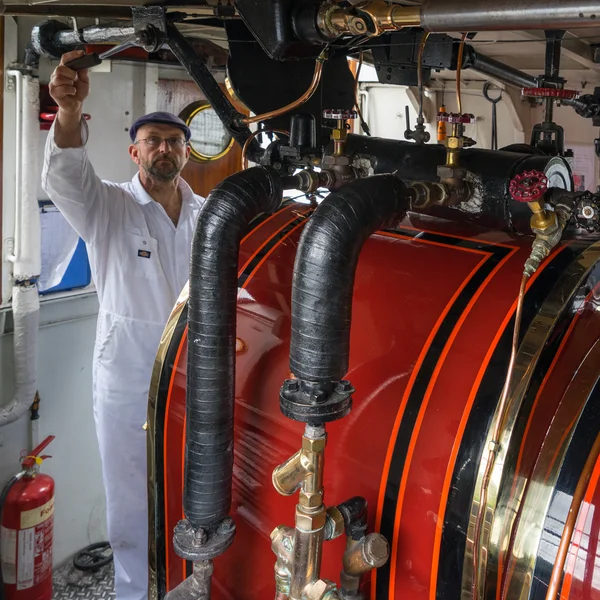 Pannrummet för Steam Yacht gondolen på Coniston Water på Augu — Stockfoto