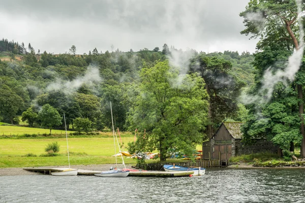 Antiguo Boathouse Coniston Agua — Foto de Stock