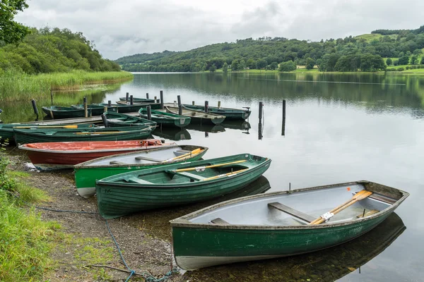 Lodě kotví v oblasti Coniston Water — Stock fotografie