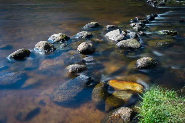 Loch Morlich in de buurt van Aviemore — Stockfoto