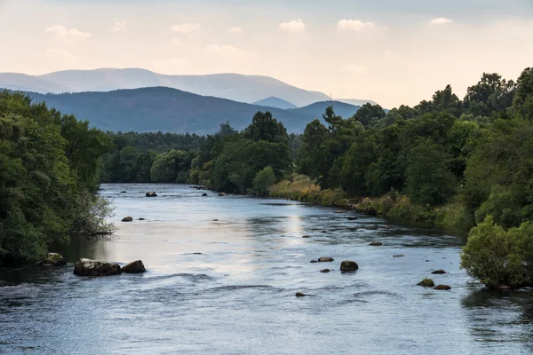 Der spey river in der nähe von boot of garten — Stockfoto