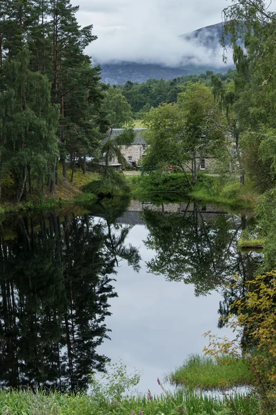 Poolen utanför Inshriach gård nära Insh Skottland — Stockfoto