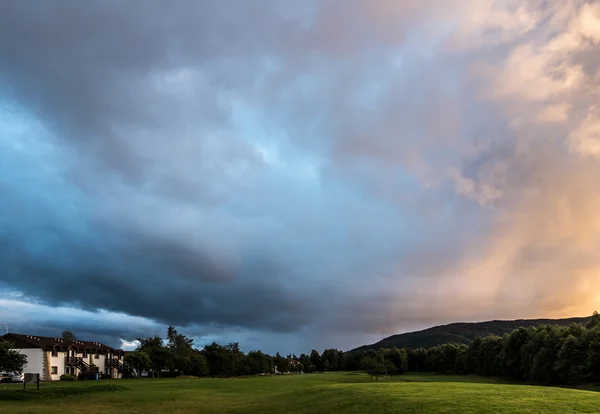 Zonsondergang over Spey Valley Golf en Country Club — Stockfoto