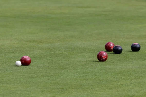 ISLE OF THORNS, SUSSEX / UK - SEPTEMBER 3: Lawn bowls match at Is — стоковое фото