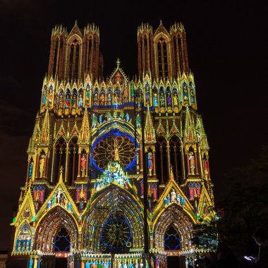 Işık gösterisi Reims katedral Reims Fransa 2 12 Eylül