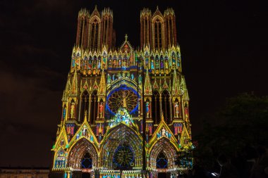 Işık gösterisi Reims katedral Reims Fransa 2 12 Eylül
