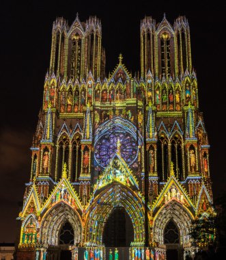 Işık gösterisi Reims katedral Reims Fransa 2 12 Eylül