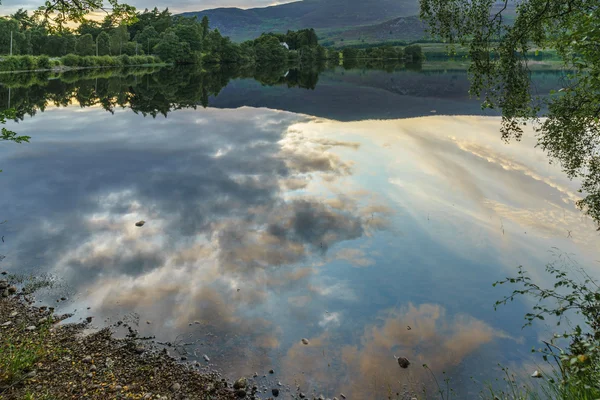 Reflexiones en Loch Alvie —  Fotos de Stock