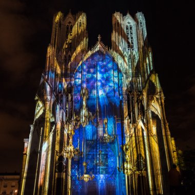 Işık gösterisi Reims katedral Reims Fransa 2 12 Eylül