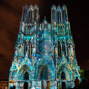Işık gösterisi Reims katedral Reims Fransa 2 12 Eylül