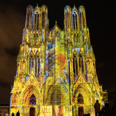 Işık gösterisi Reims katedral Reims Fransa 2 12 Eylül