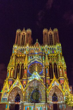Işık gösterisi Reims katedral Reims Fransa 2 12 Eylül