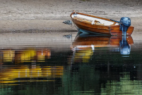 LOCH INSH, BADENOCH and STRATHSPEY / SCOTLAND - AUGUST 25: Rowing — стоковое фото