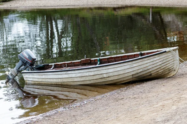 Loch insh、badenoch 和 strthpeyesotland----8月25日: 划船 — 图库照片