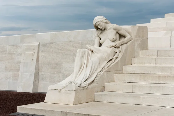 VIMY RIDGE, ARRAS/FRANCE - SEPTEMBER 12 : Statue at Vimy Ridge N — ストック写真