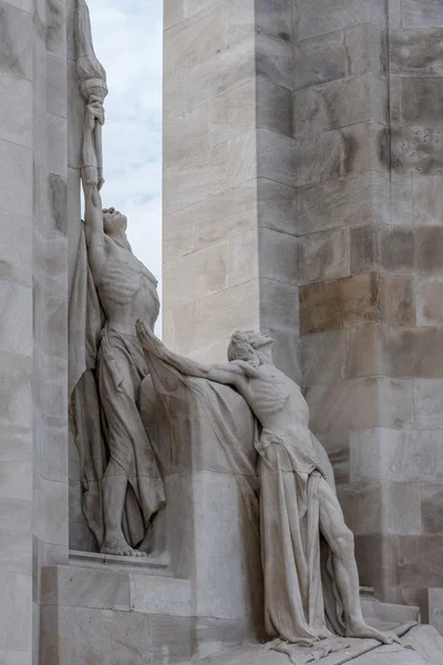 VIMY RIDGE, ARRAS/FRANCE - SEPTEMBER 12 : Statues at Vimy Ridge — 图库照片