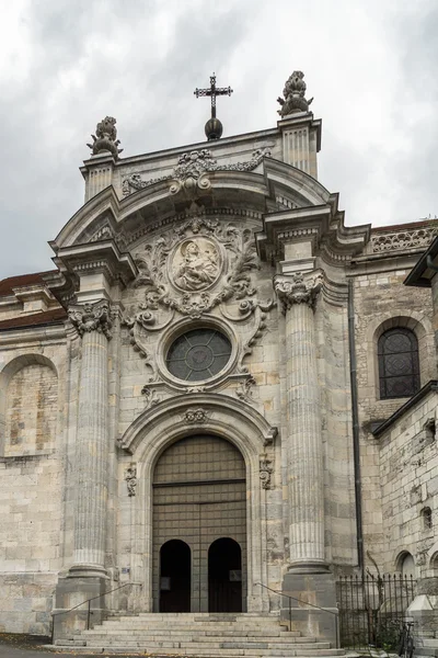 BESANCONS, FRANCE/EUROPE - SEPTEMBER 13: Cathedral of St Jean in — стокове фото