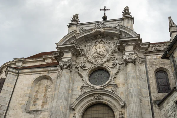 BESANCONS, FRANCE/EUROPE - SEPTEMBER 13: Cathedral of St Jean in — 图库照片