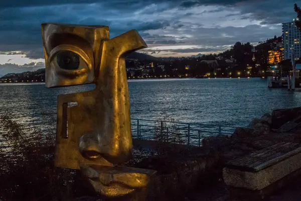 Montreux, Švýcarsko / Evropa - 14. září: moderního umění Socha — Stock fotografie