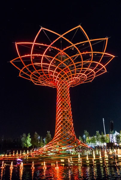 MILÁN, ITALIA / EUROPA - 20 DE SEPTIEMBRE: Árbol de la Vida en la Expo de Mil — Foto de Stock