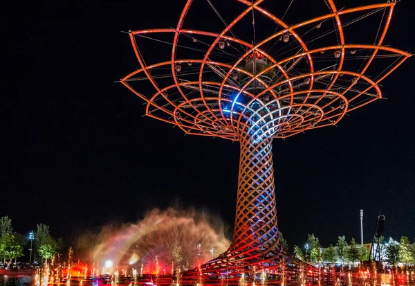 MILÁN, ITALIA / EUROPA - 20 DE SEPTIEMBRE: Árbol de la Vida en la Expo de Mil — Foto de Stock