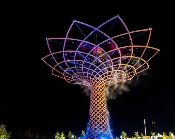 MILÁN, ITALIA / EUROPA - 20 DE SEPTIEMBRE: Árbol de la Vida en la Expo de Mil — Foto de Stock